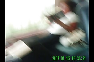 Hän näki paljain perse ystävä ja vietteli brunette kuumaa seksiä