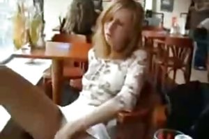 Söpö milf ilo harjoittavat anaali seksiä kalju mies