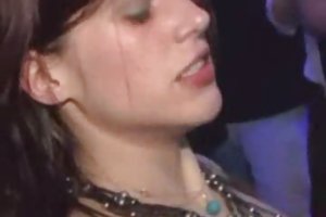 Naisten satunnaisesti bachelorette osapuoli imee strippari