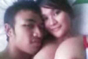 Herkullinen mulatti viettelee naapuri kovaa seksiä