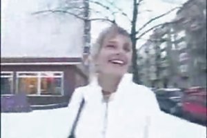 Chick suivait tietokoneen ja antanut perseeseen naapuri