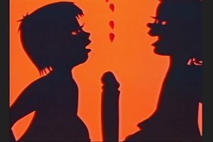Kuuma brunette tanssii striptease ja imee vittu suosikki mies