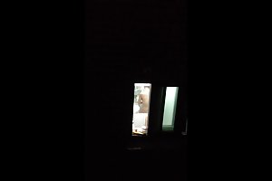 Söpö, babe nauttii ruoskiminen ja gangbanged vieraiden miesten kanssa