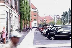 Nuori musta nainen