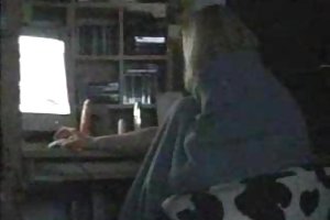 Ei puhelimen ja raiskasi hänen vuokraemäntä