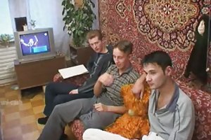 Yksi kaksoset gets perseestä valu agentti