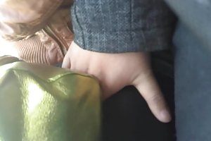 Aamulla naida miehensä kanssa pöydälle